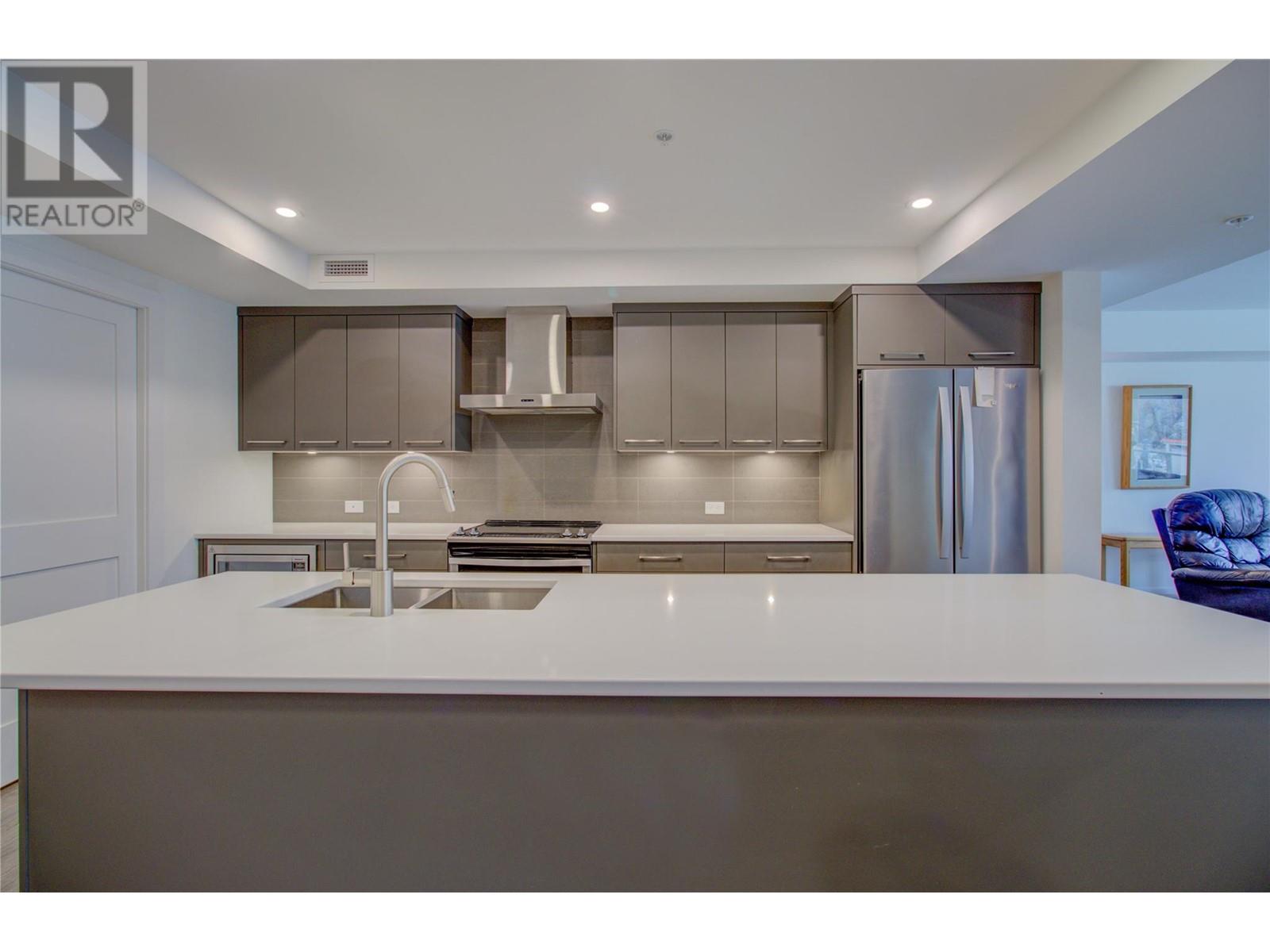 131 Harbourfront Drive Ne Unit# 202, Salmon Arm, British Columbia  V1E 0G4 - Photo 8 - 10350633