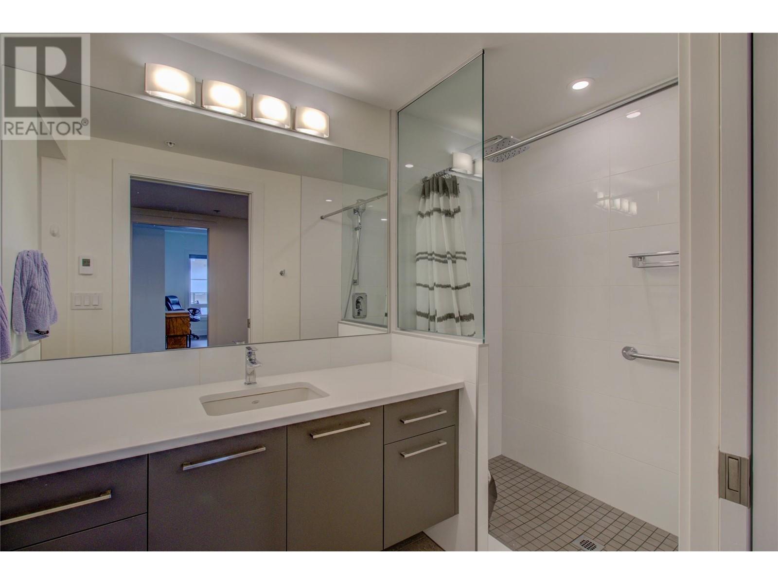 131 Harbourfront Drive Ne Unit# 202, Salmon Arm, British Columbia  V1E 0G4 - Photo 23 - 10350633