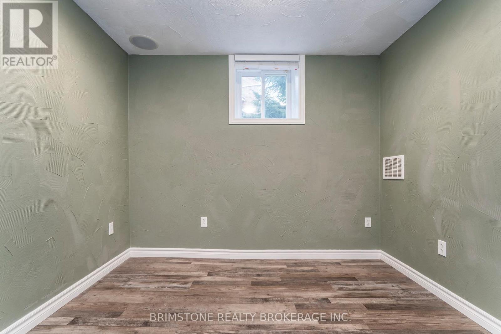 5 Nadmarc Court, Essa, Ontario  L0M 1B4 - Photo 33 - N12196816