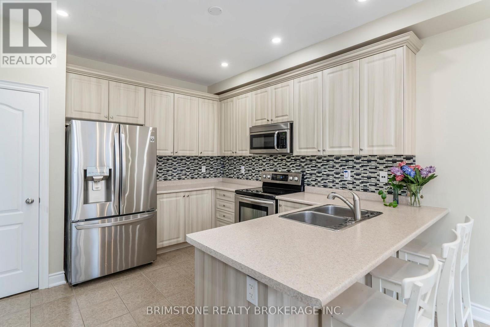 5 Nadmarc Court, Essa, Ontario  L0M 1B4 - Photo 7 - N12196816