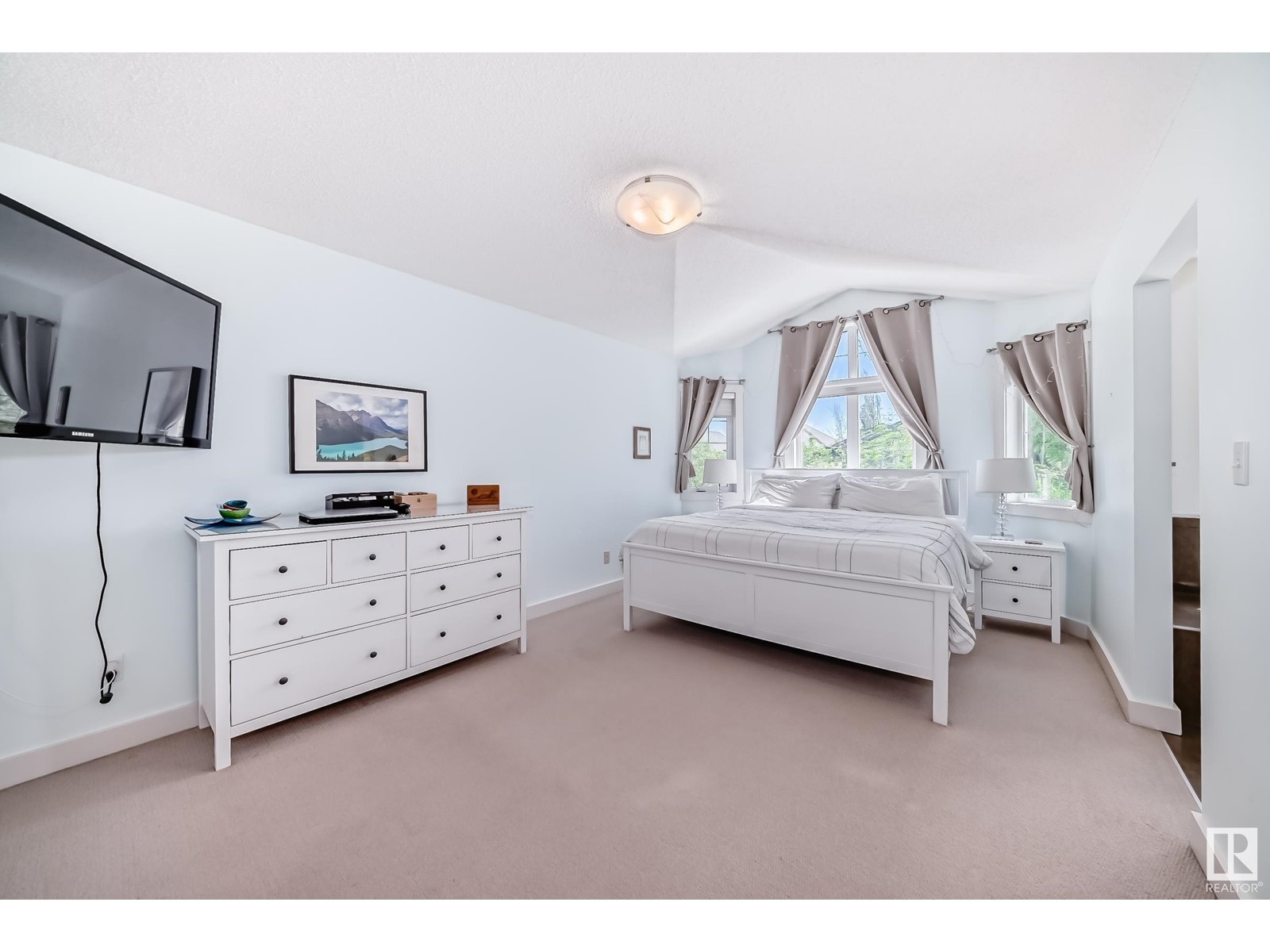 951 Chahley Cr Nw, Edmonton, Alberta  T6M 0C8 - Photo 6 - E4439419