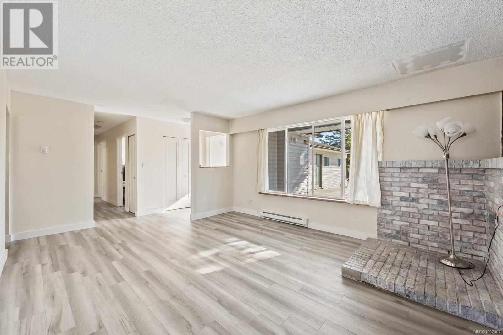 Property at 755 Lorne Cres image 1
