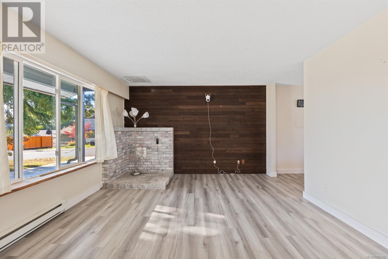 Property at 755 Lorne Cres image 3