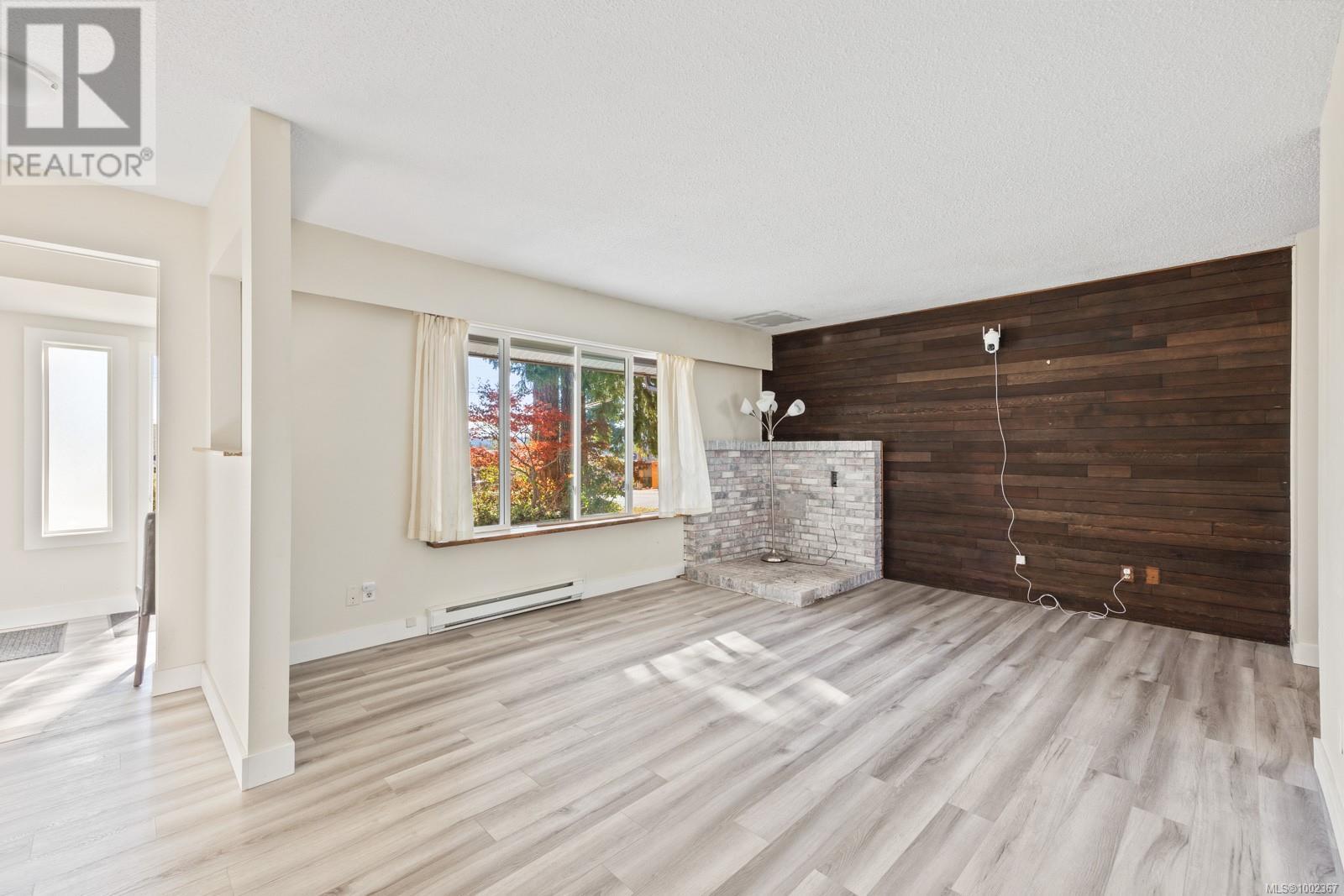 Property at 755 Lorne Cres image 4