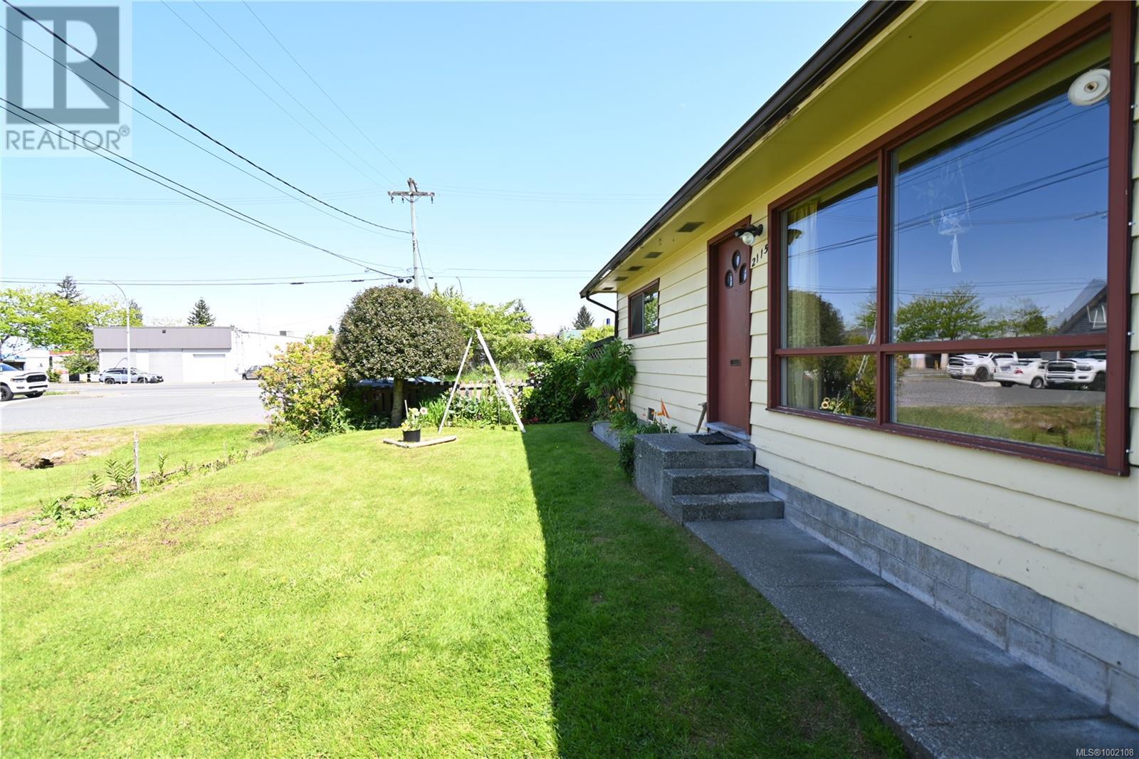 2115 15th Ave, Campbell River, British Columbia  V9W 4K3 - Photo 3 - 1002108
