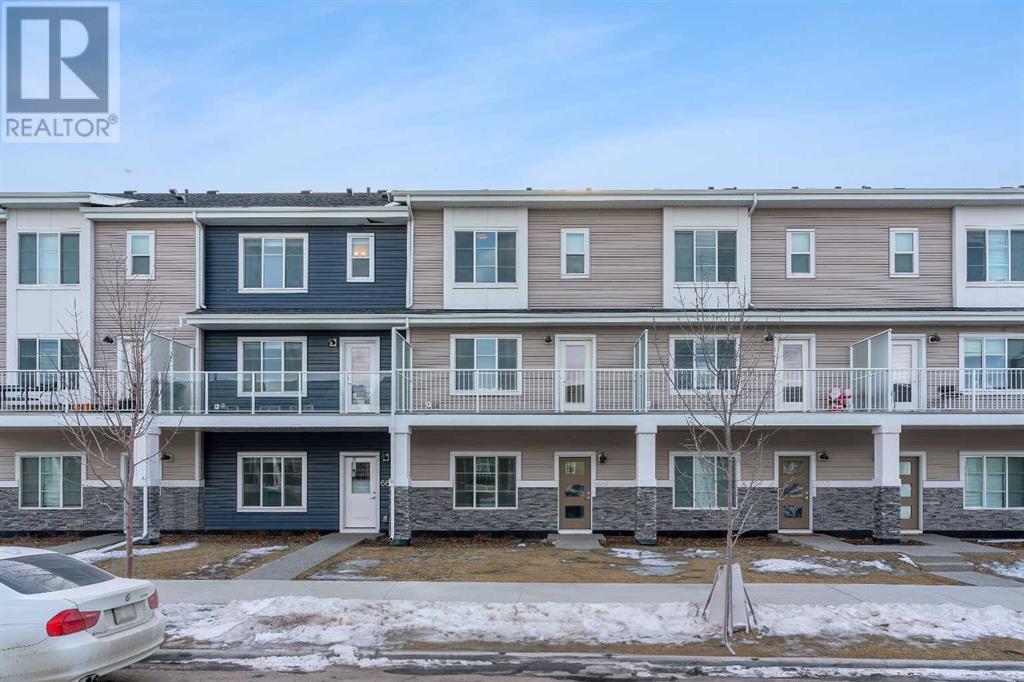 Property at 657 Savanna Boulevard NE image 3