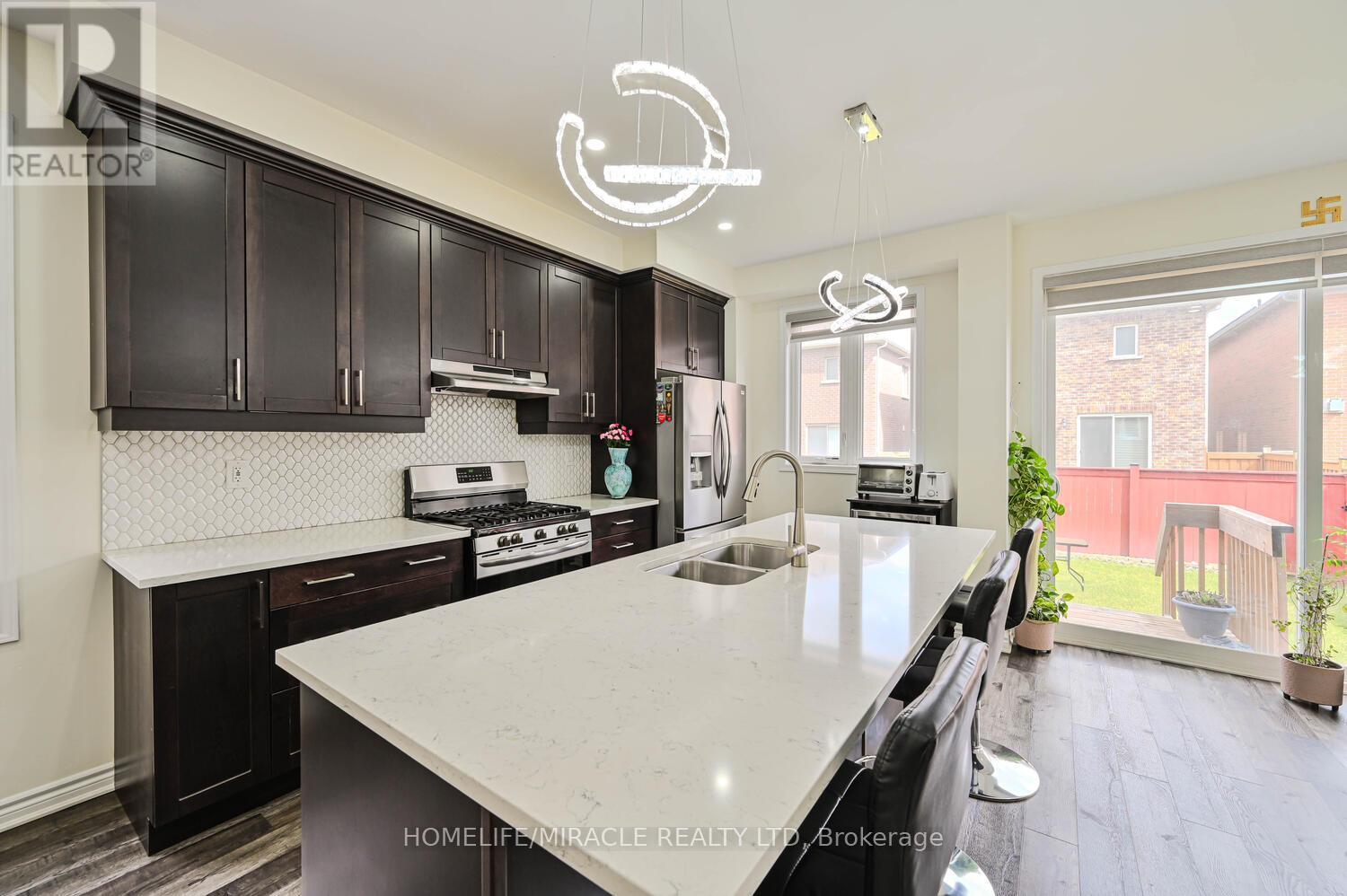 896 Sumac Crescent, Milton (Cb Cobban), Ontario  L9E 1R7 - Photo 15 - W12196780