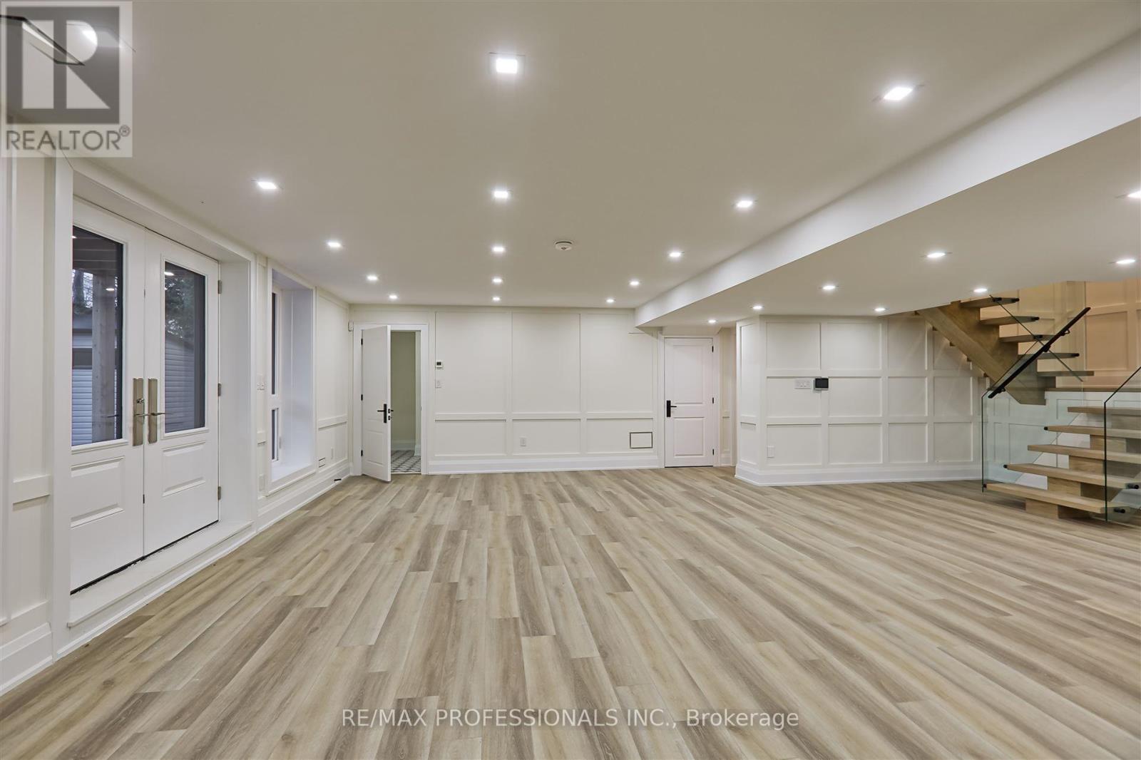 7 Farningham Crescent, Toronto, Ontario  M9B 3B4 - Photo 39 - W12196792