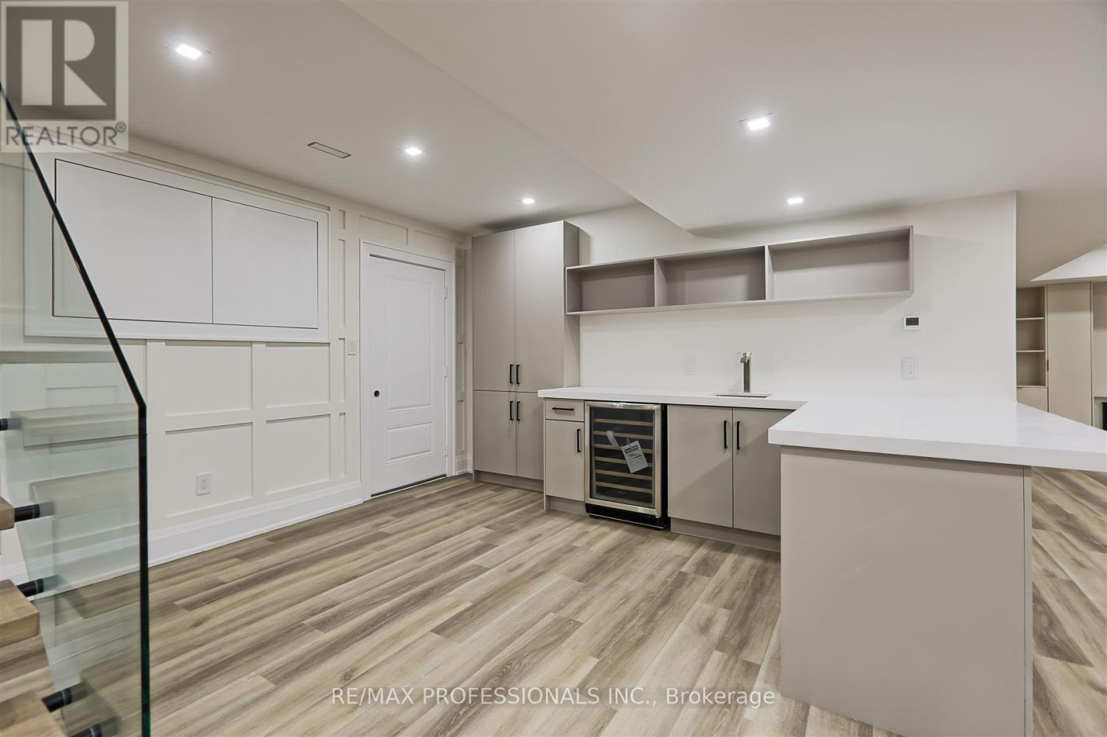 7 Farningham Crescent, Toronto (Princess-Rosethorn), Ontario  M9B 3B4 - Photo 41 - W12196792