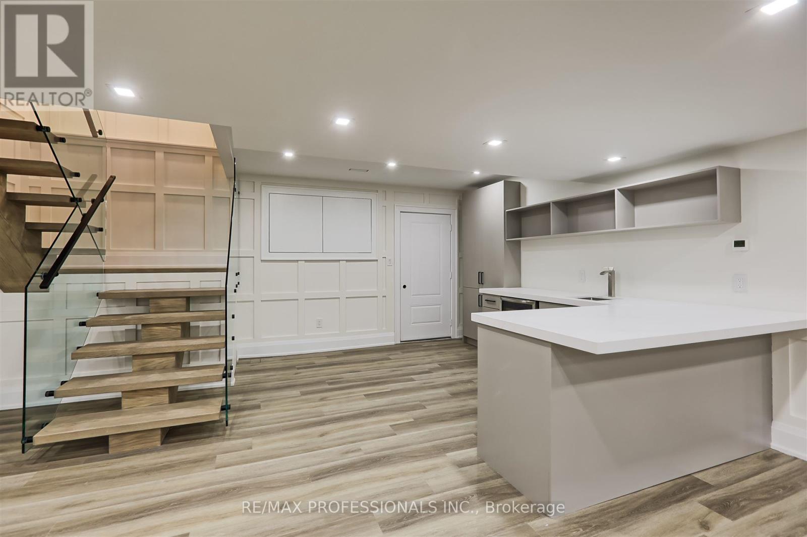 7 Farningham Crescent, Toronto, Ontario  M9B 3B4 - Photo 42 - W12196792