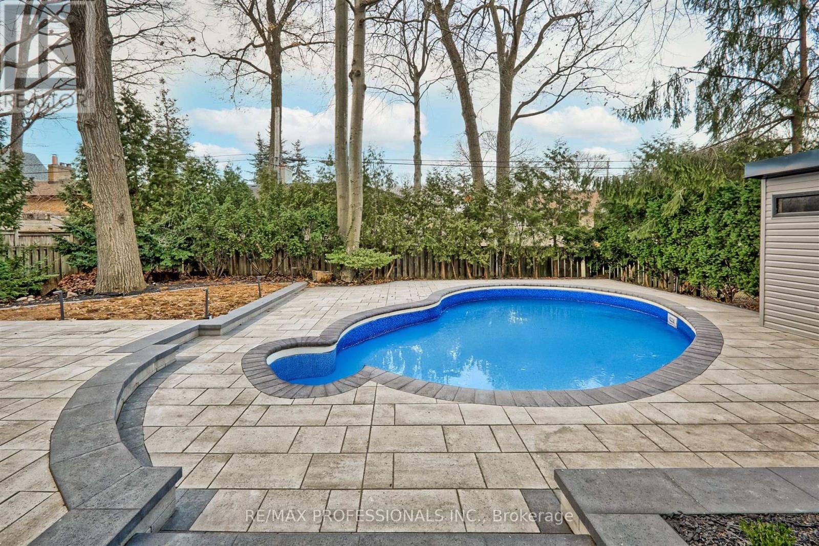 7 Farningham Crescent, Toronto, Ontario  M9B 3B4 - Photo 46 - W12196792
