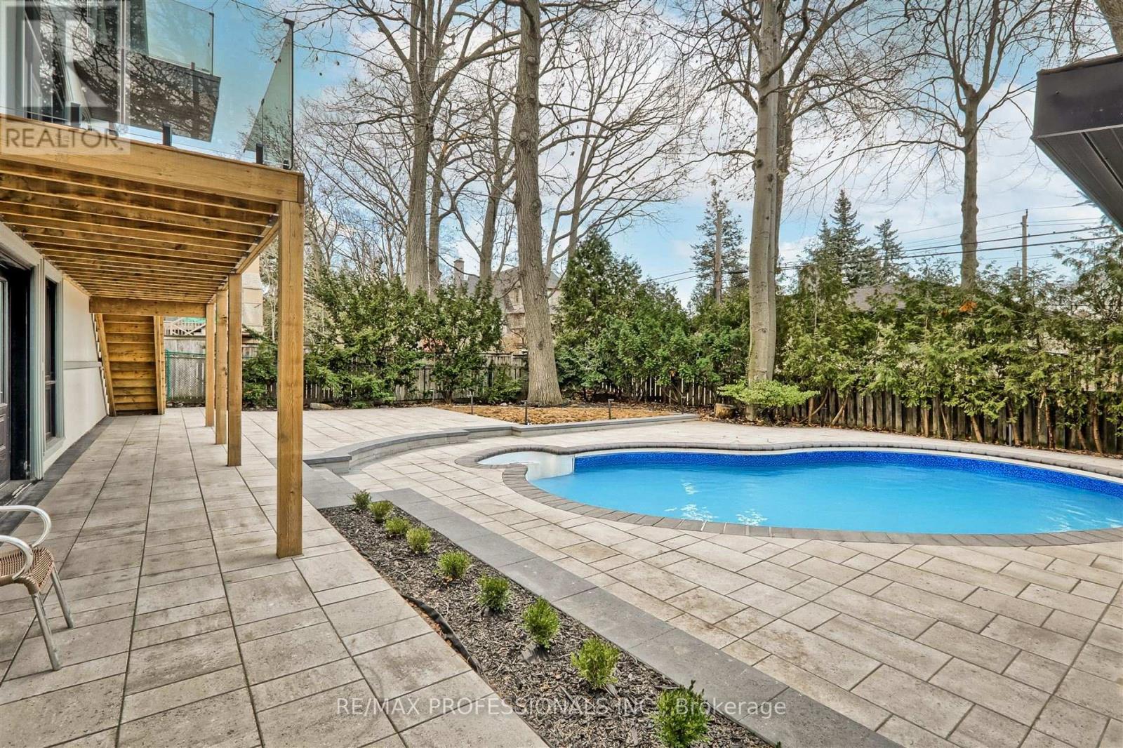 7 Farningham Crescent, Toronto, Ontario  M9B 3B4 - Photo 47 - W12196792