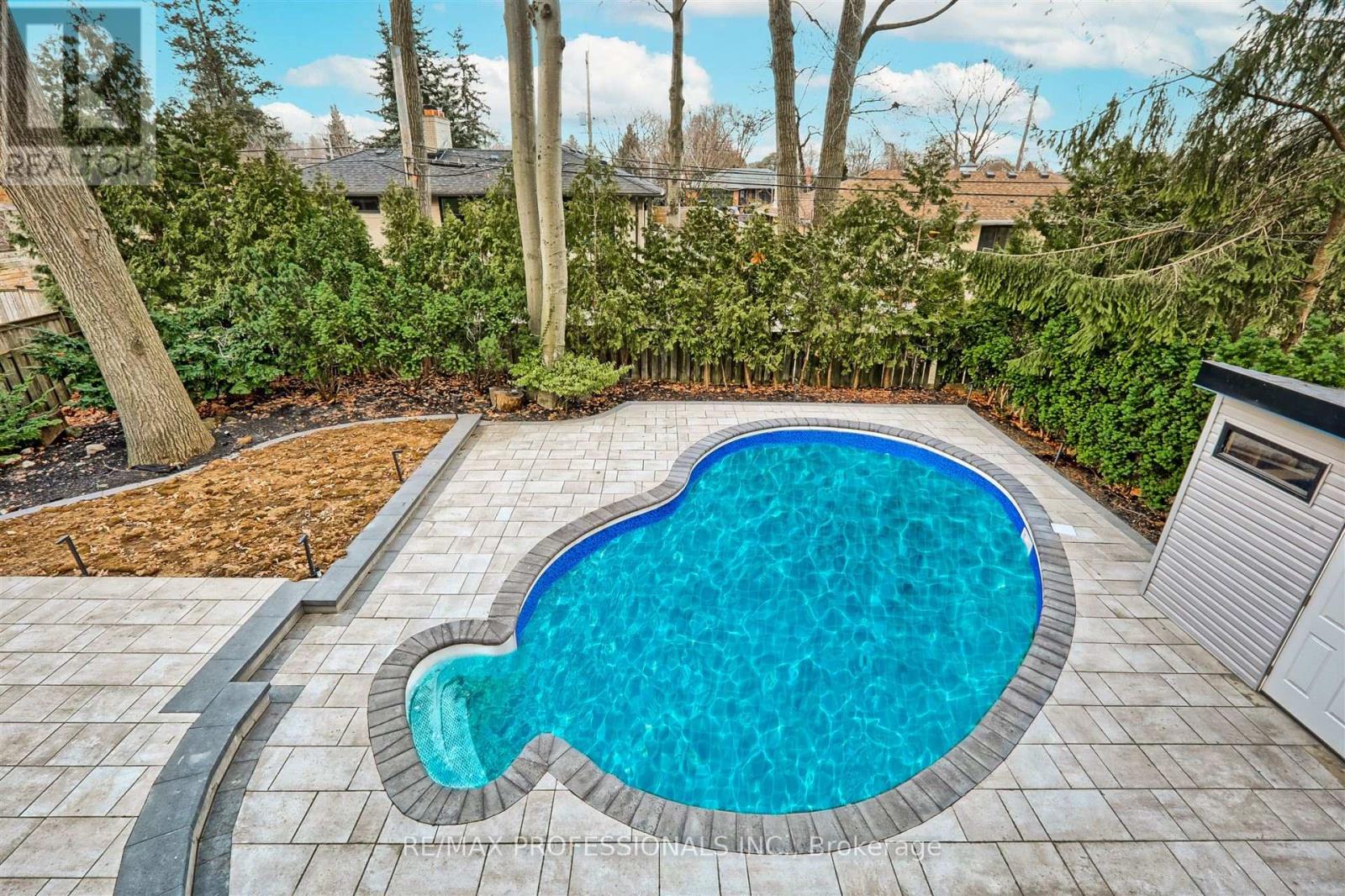 7 Farningham Crescent, Toronto, Ontario  M9B 3B4 - Photo 48 - W12196792