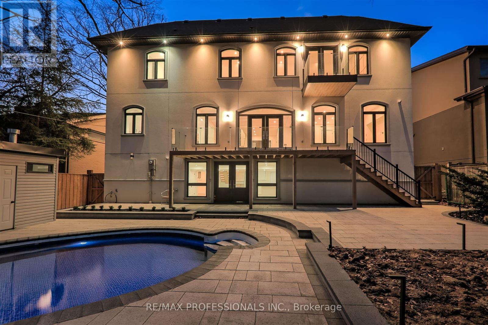 7 Farningham Crescent, Toronto, Ontario  M9B 3B4 - Photo 49 - W12196792