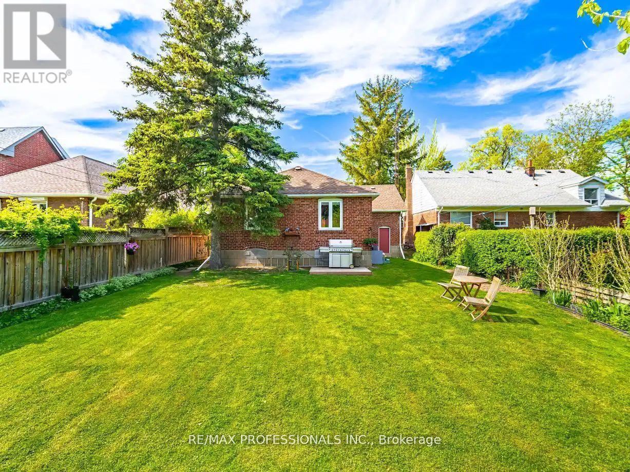 39 Old Oak Road, Toronto (Kingsway South), Ontario  M9A 2W1 - Photo 42 - W12196814