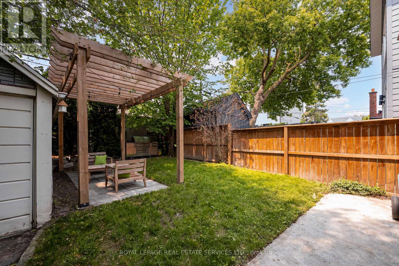 880 Windermere Avenue, Toronto, Ontario  M6S 3M9 - Photo 20 - W12196817