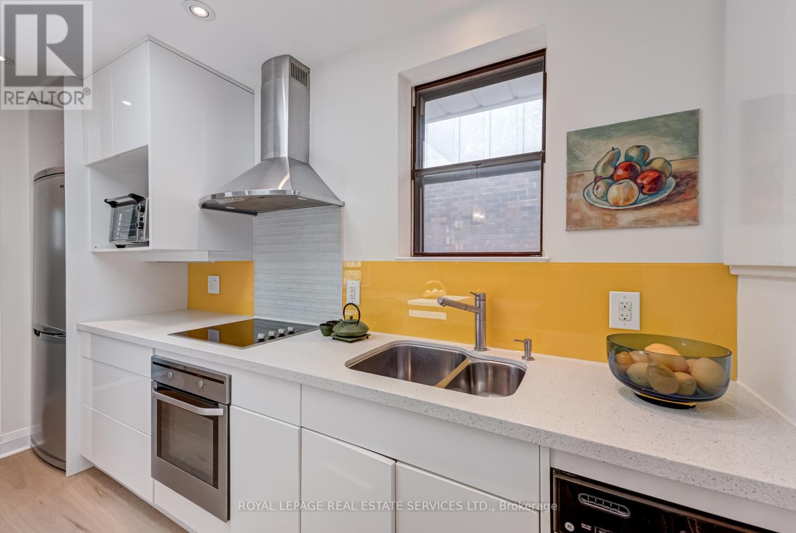 880 Windermere Avenue, Toronto, Ontario  M6S 3M9 - Photo 8 - W12196817