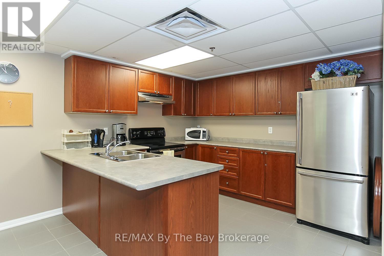 211 - 16 Westbury Road, Wasaga Beach, Ontario  L9Z 0B8 - Photo 29 - S12080437