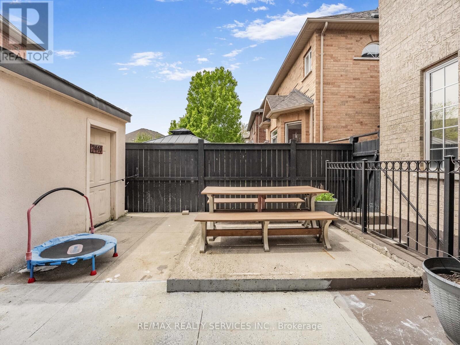 242 Milkweed Way, Oakville, Ontario  L6L 0A6 - Photo 44 - W12173660
