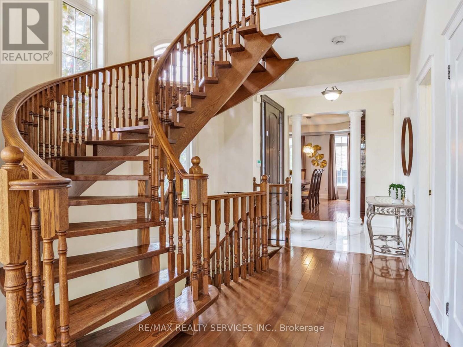 242 Milkweed Way, Oakville, Ontario  L6L 0A6 - Photo 7 - W12173660