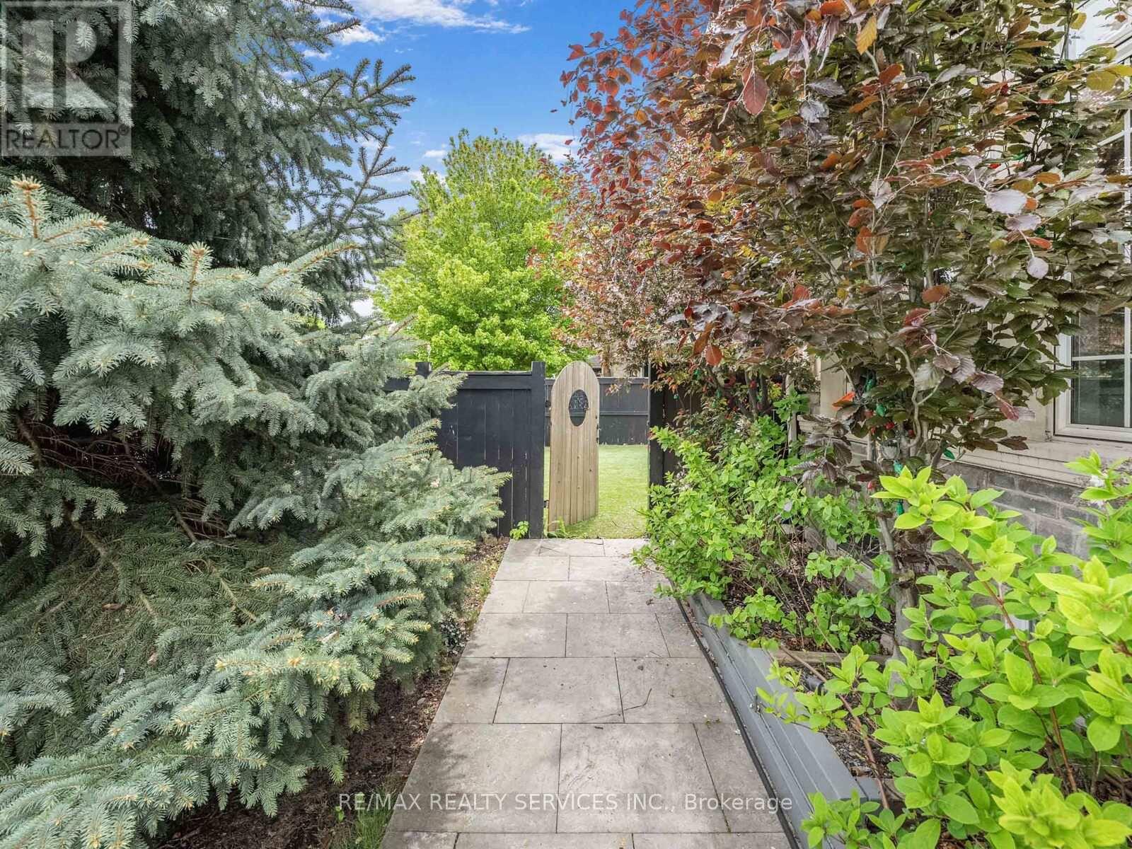 242 Milkweed Way, Oakville, Ontario  L6L 0A6 - Photo 39 - W12173660