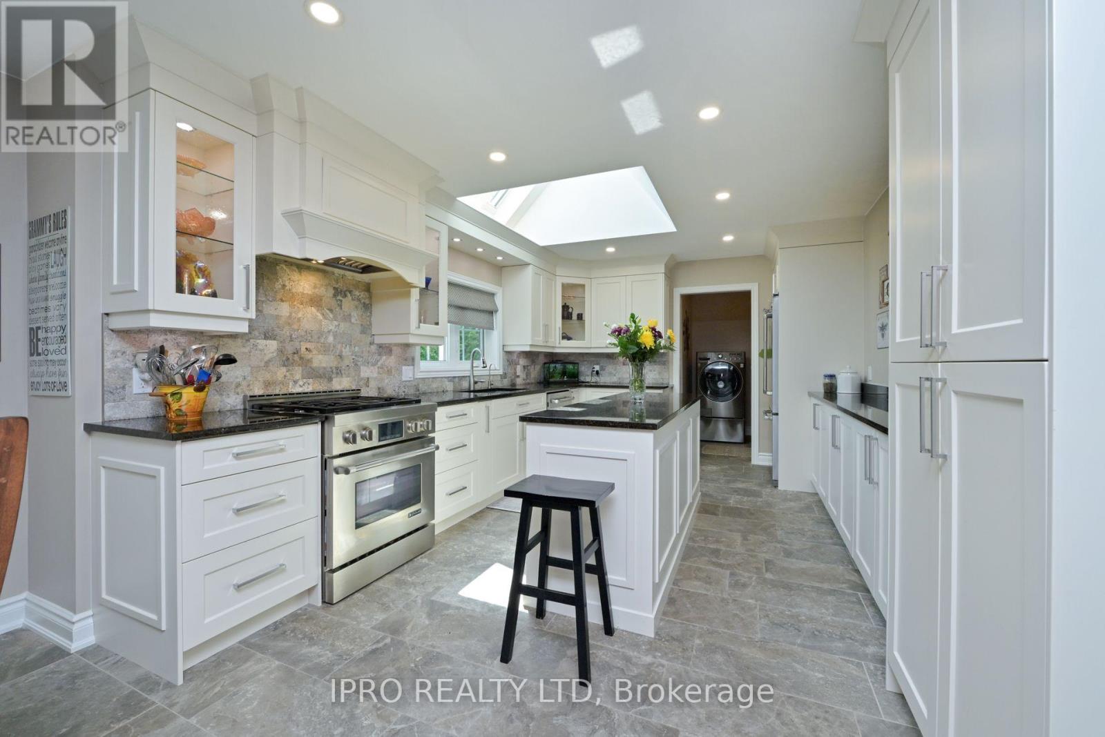 Property at 5263 TENTH LINE image 4