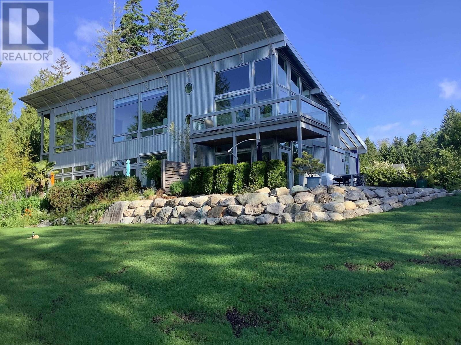 5550 Nickerson Road, Sechelt, British Columbia  V7Z 0M4 - Photo 1 - R2975792