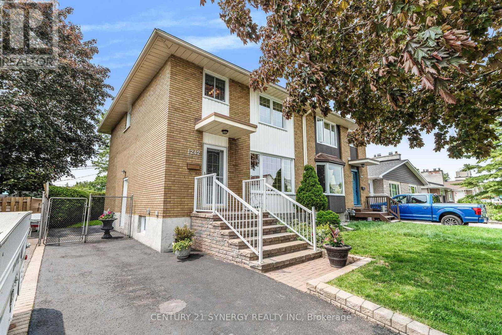 1242 CLYDE AVENUE, Ottawa, Ontario