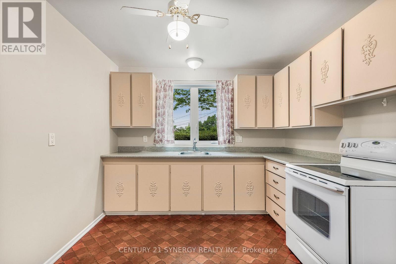 1242 Clyde Avenue, Ottawa, Ontario  K2C 1Y4 - Photo 13 - X12196890