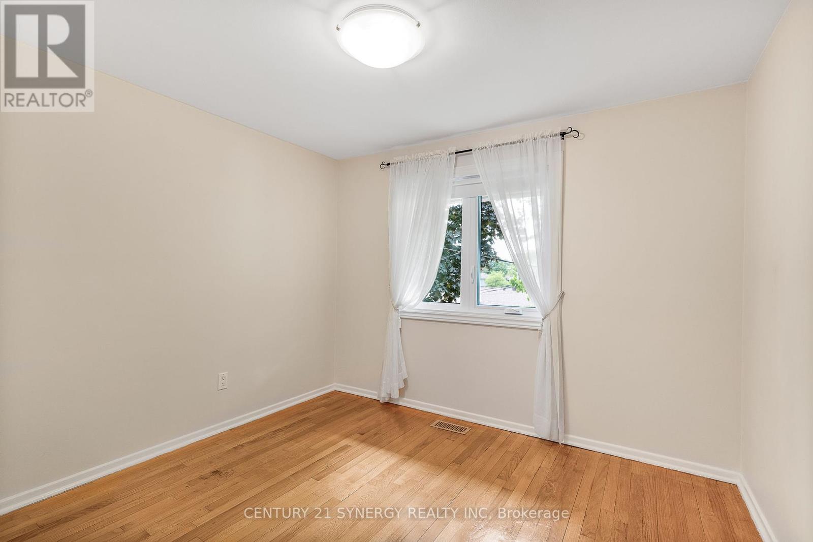 1242 Clyde Avenue, Ottawa, Ontario  K2C 1Y4 - Photo 23 - X12196890