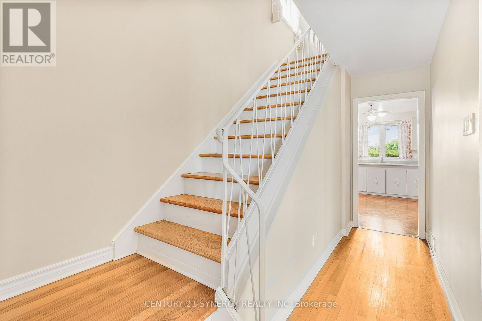 1242 Clyde Avenue, Ottawa, Ontario  K2C 1Y4 - Photo 4 - X12196890