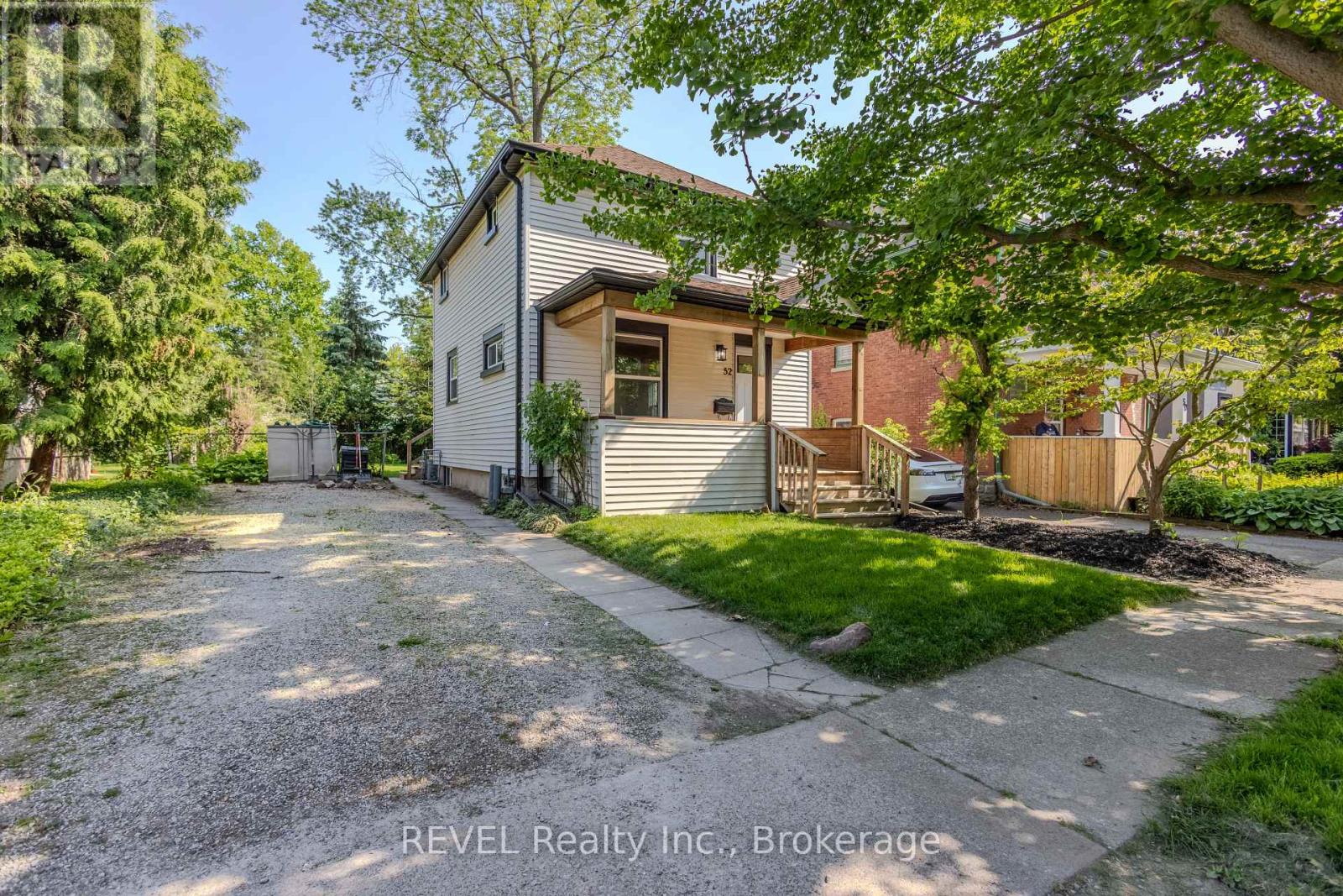 52 Albert Street, St. Catharines, Ontario  L2R 2G9 - Photo 3 - X12196682