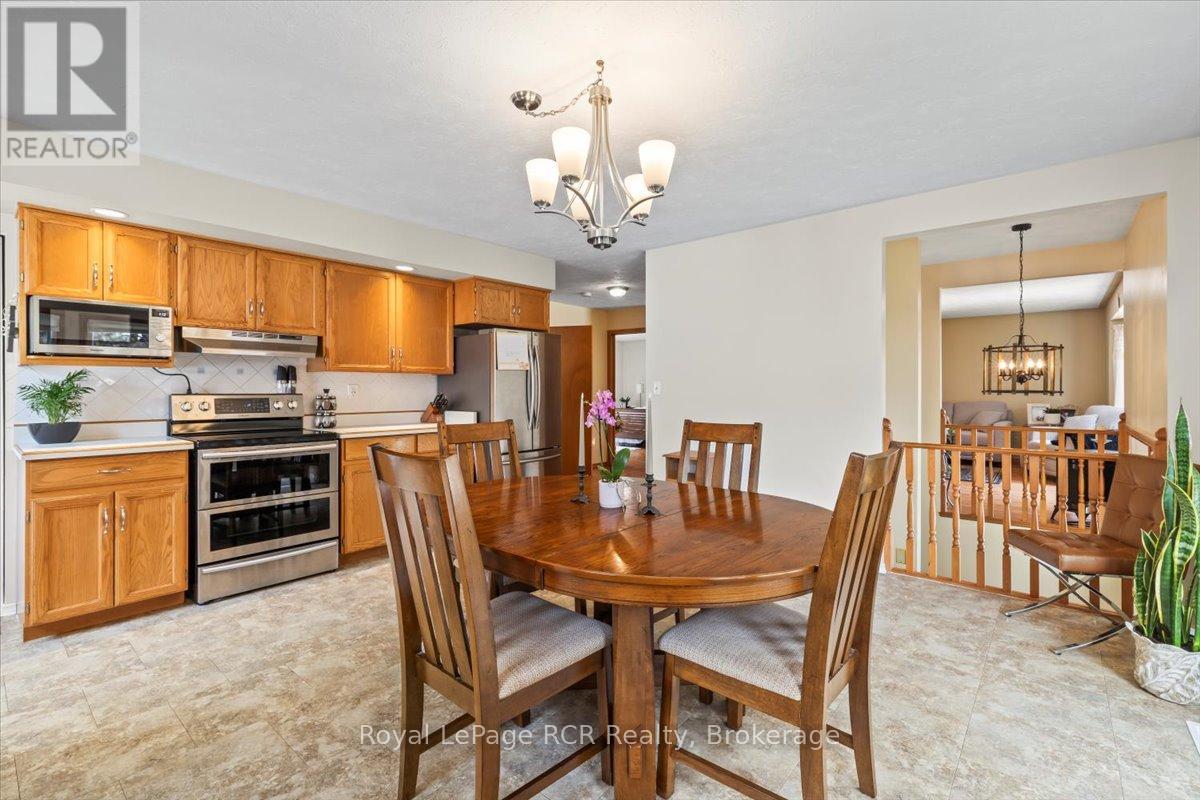 607 2nd St A Street, Hanover, Ontario  N4N 3R1 - Photo 10 - X12196894