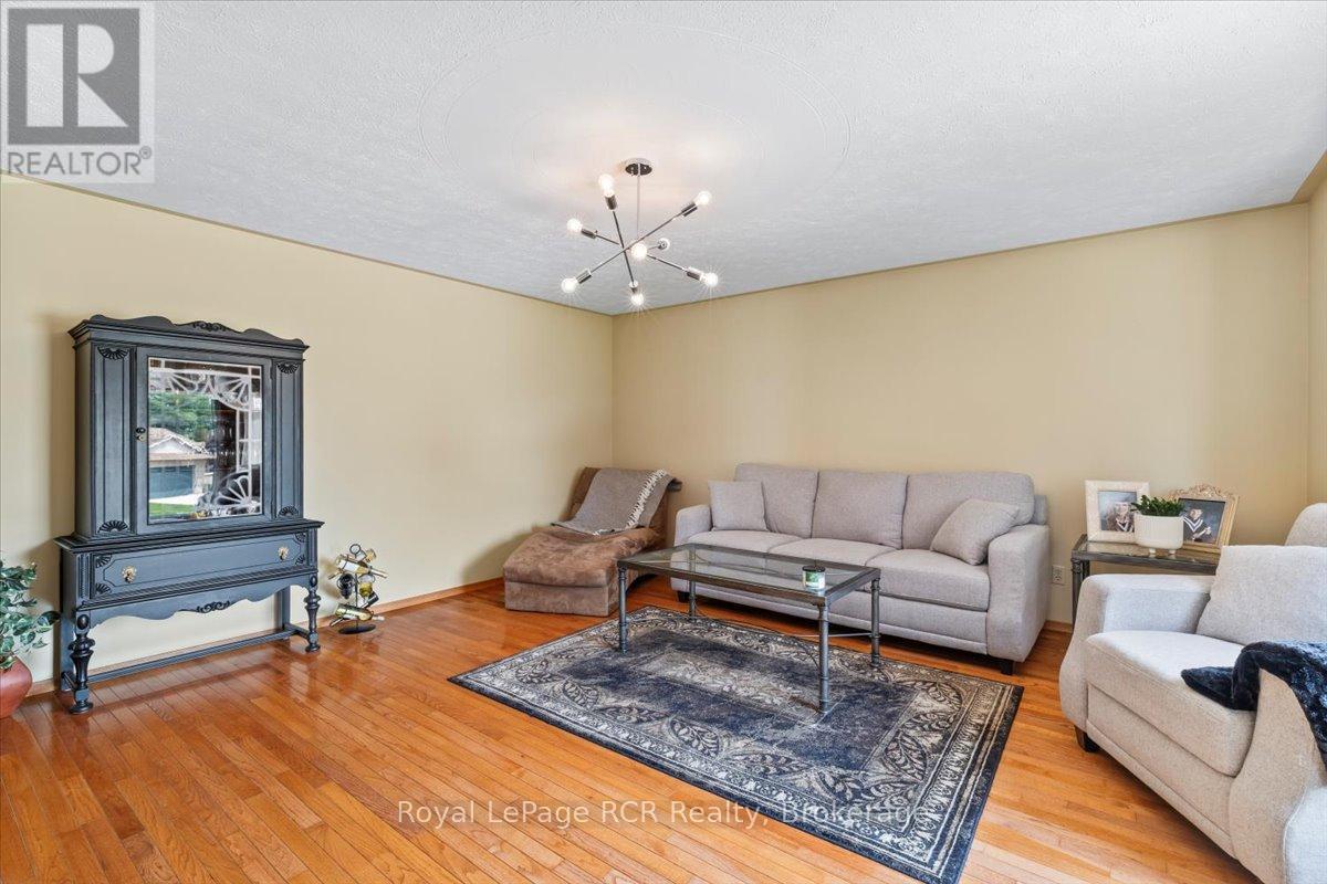 607 2nd St A Street, Hanover, Ontario  N4N 3R1 - Photo 9 - X12196894
