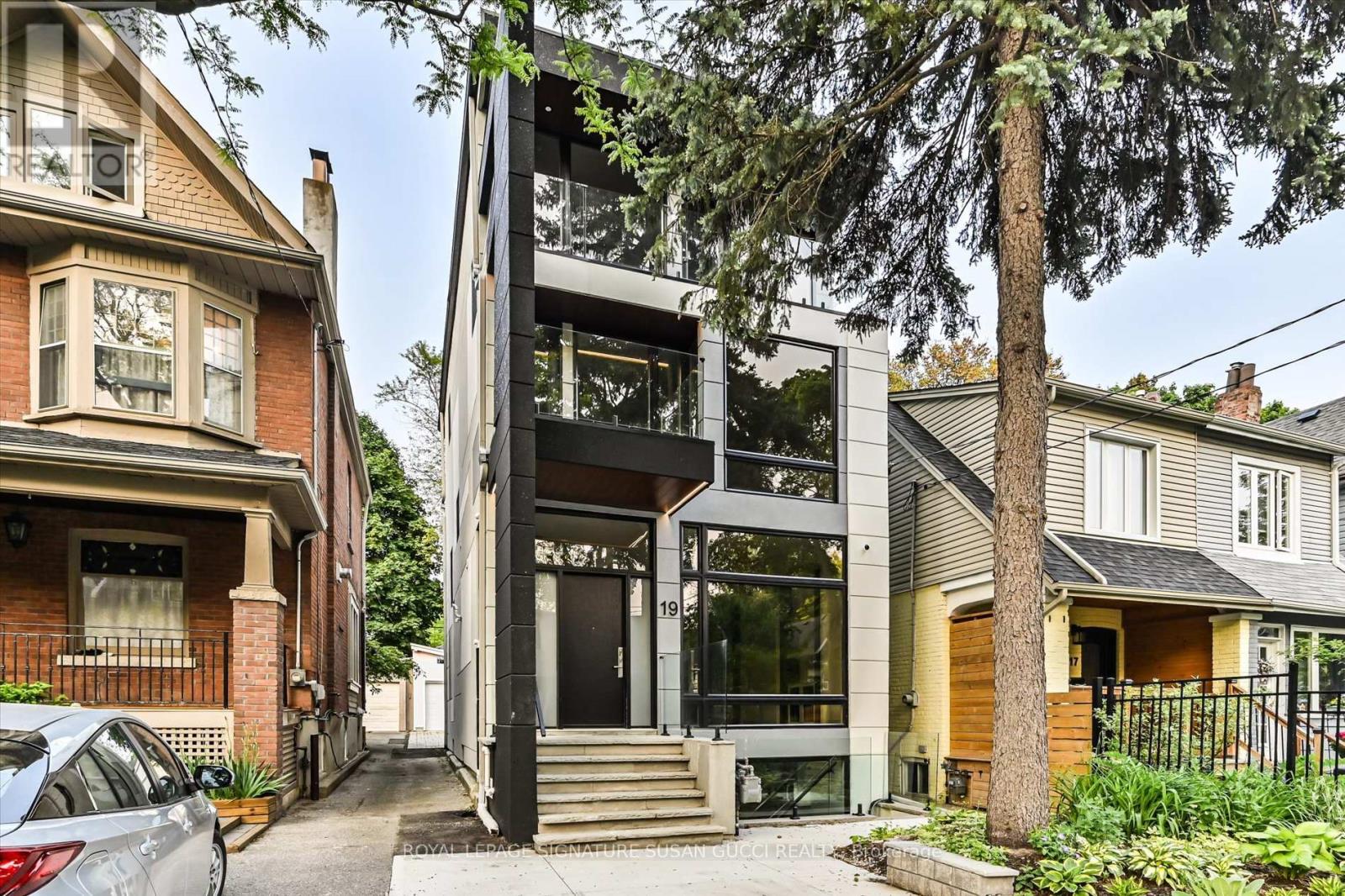 19 Devon Road, Toronto, Ontario  M4E 2J7 - Photo 2 - E12196832