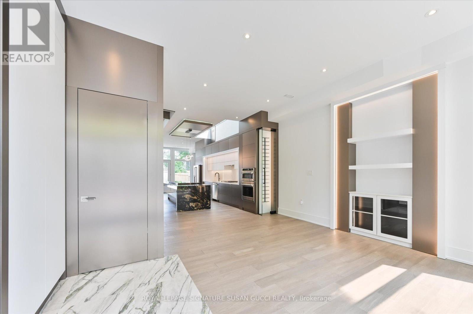19 Devon Road, Toronto, Ontario  M4E 2J7 - Photo 4 - E12196832