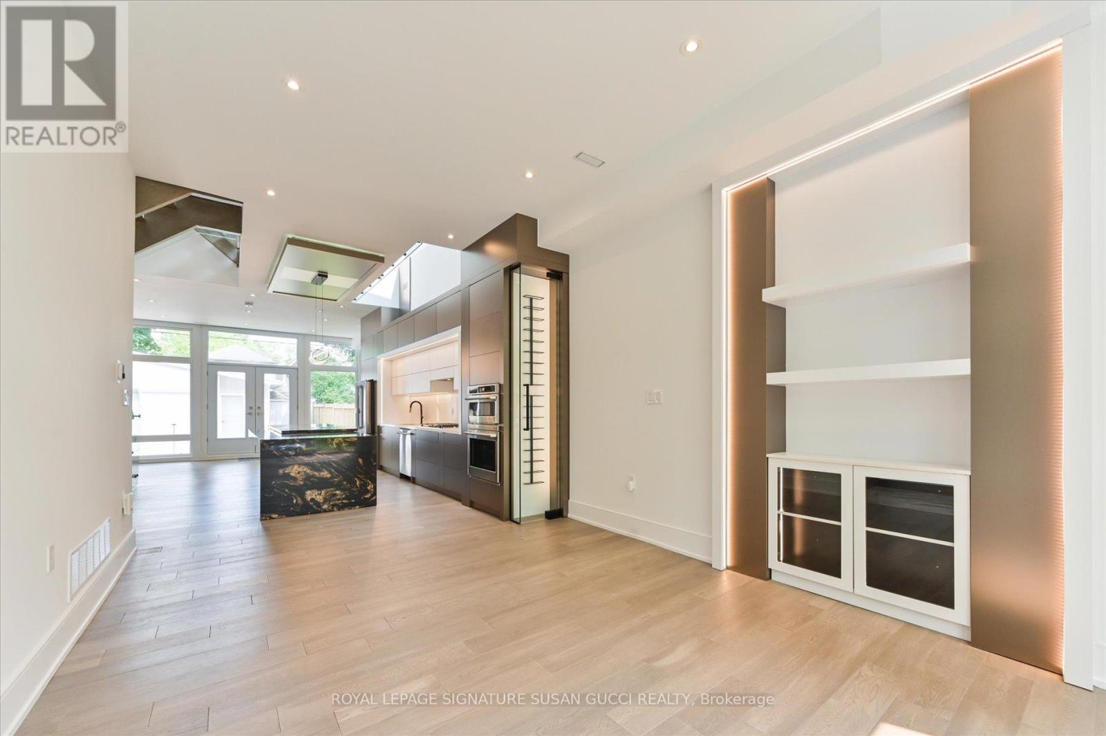 19 Devon Road, Toronto, Ontario  M4E 2J7 - Photo 7 - E12196832