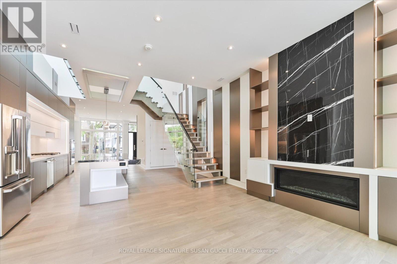 19 Devon Road, Toronto, Ontario  M4E 2J7 - Photo 9 - E12196832