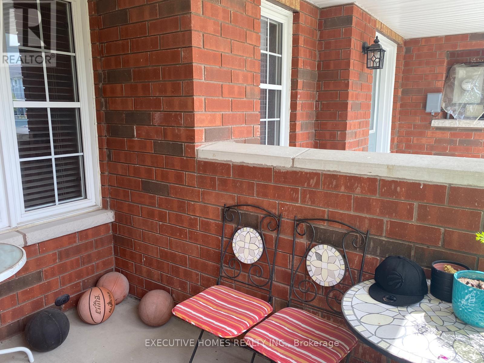 30 Ipswich Place, Whitby, Ontario  L1M 2K1 - Photo 10 - E12196888
