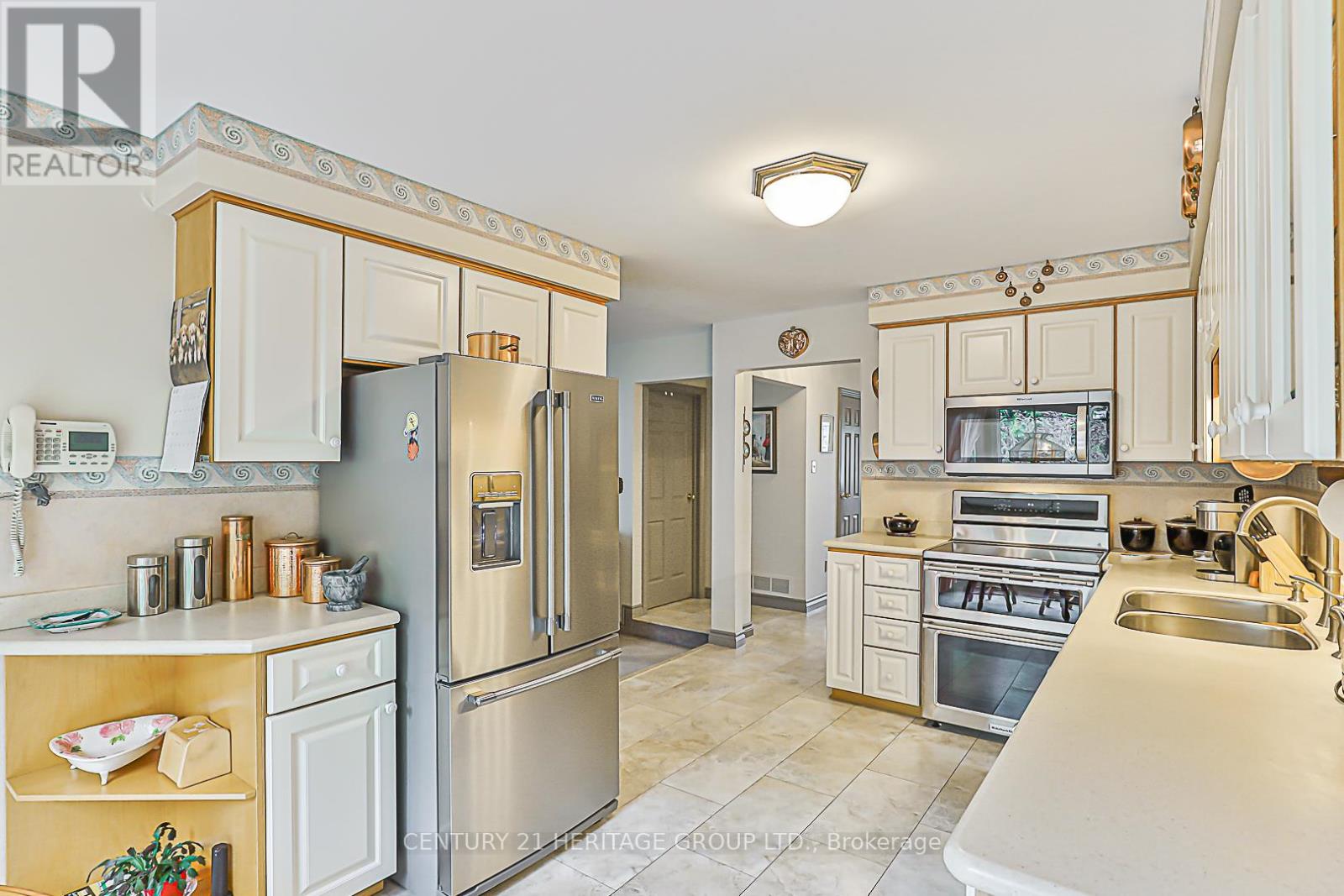 861 Columbia Court, Newmarket, Ontario  L3Y 6L6 - Photo 15 - N12196861