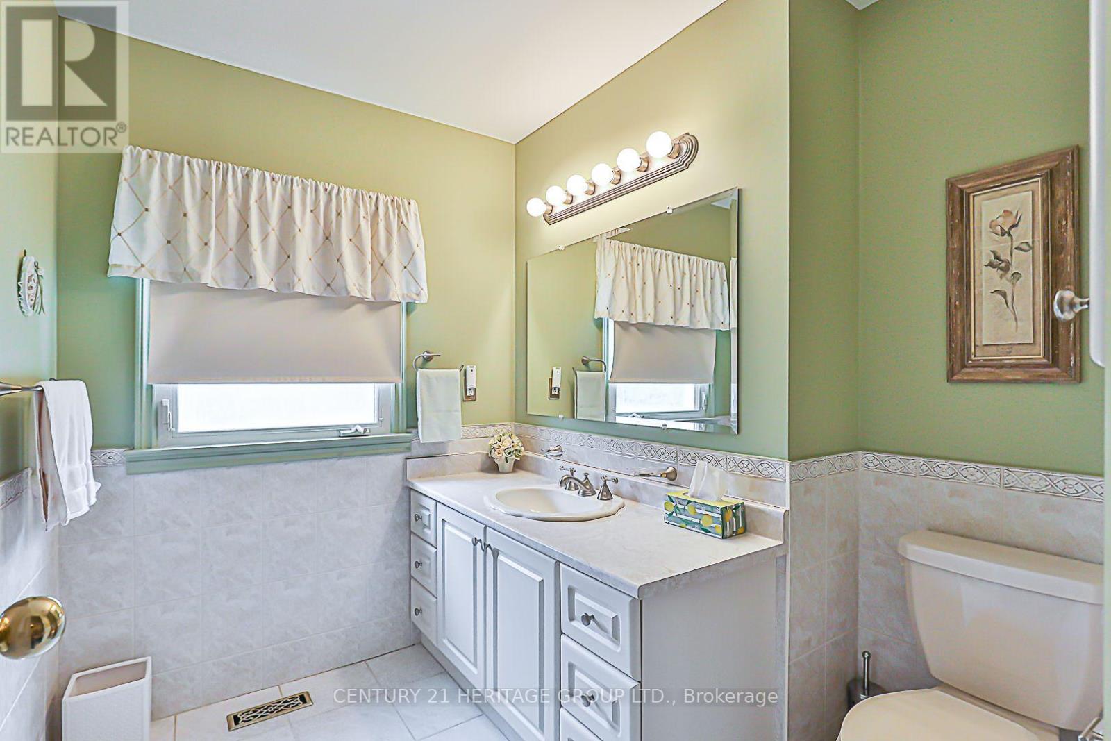 861 Columbia Court, Newmarket, Ontario  L3Y 6L6 - Photo 22 - N12196861