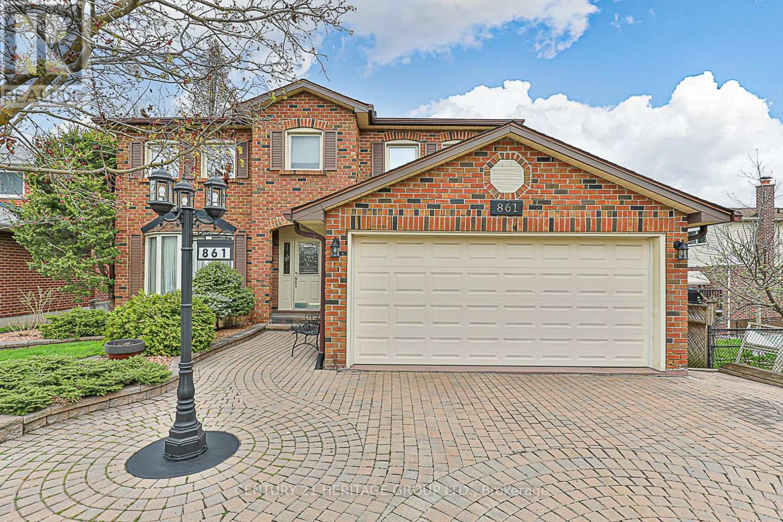 861 Columbia Court, Newmarket, Ontario  L3Y 6L6 - Photo 3 - N12196861