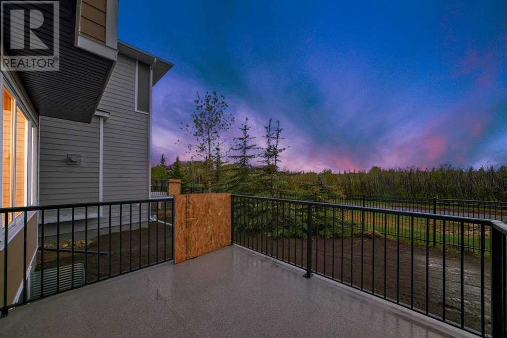 Property at 60 Aspen Woods Park SW image 3