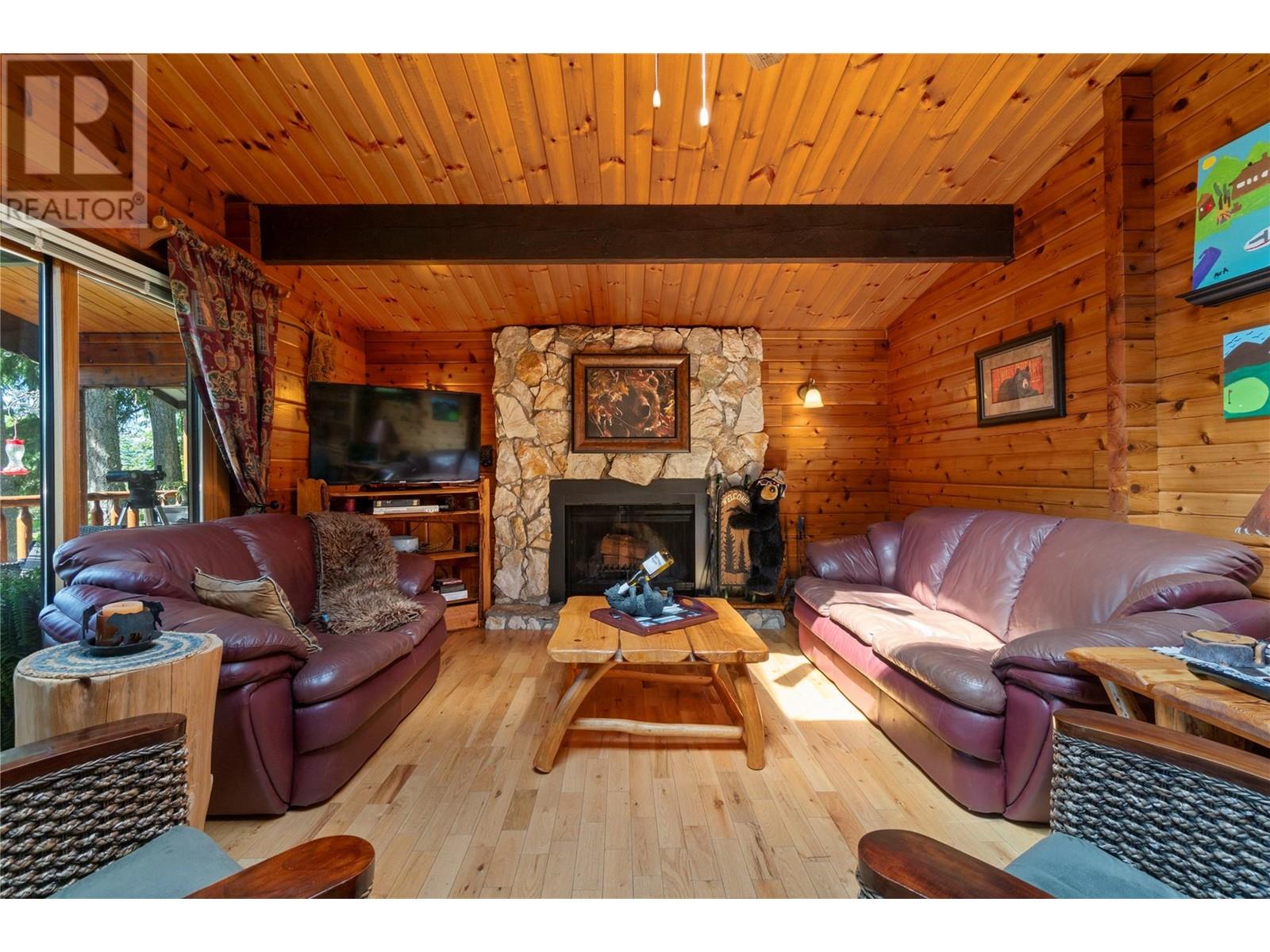 7792 Columbia Drive, Anglemont, British Columbia  V0E 1M8 - Photo 16 - 10350863