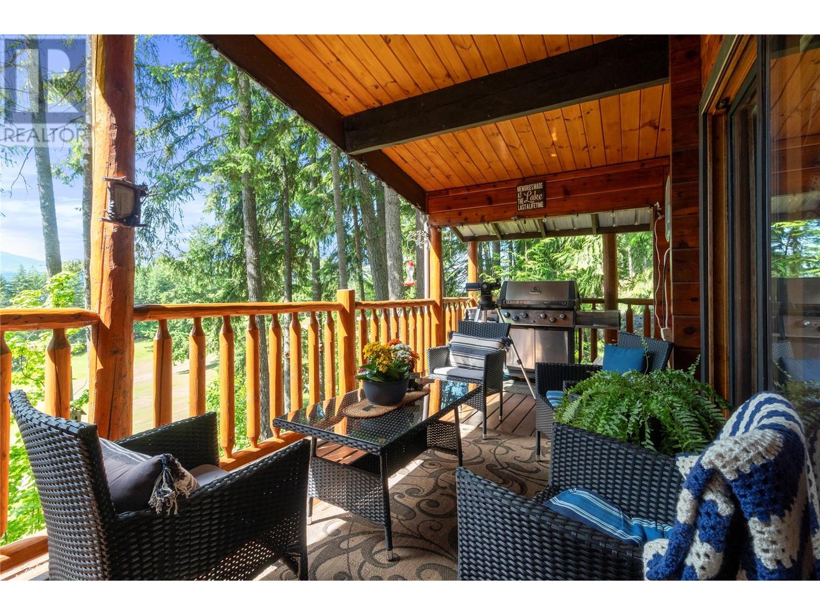 7792 Columbia Drive, Anglemont, British Columbia  V0E 1M8 - Photo 21 - 10350863