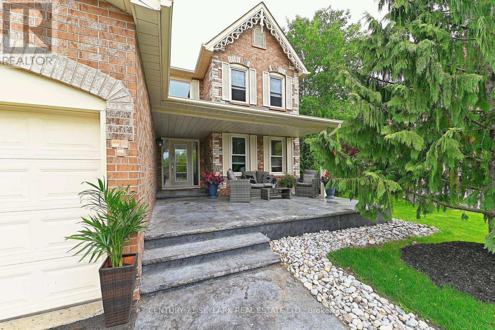 33 Hathaway Court, Caledon, Ontario  L7E 5W2 - Photo 2 - W12196833
