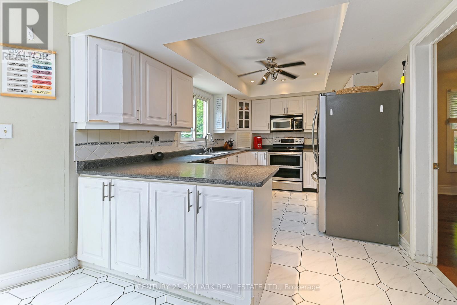 33 Hathaway Court, Caledon, Ontario  L7E 5W2 - Photo 7 - W12196833