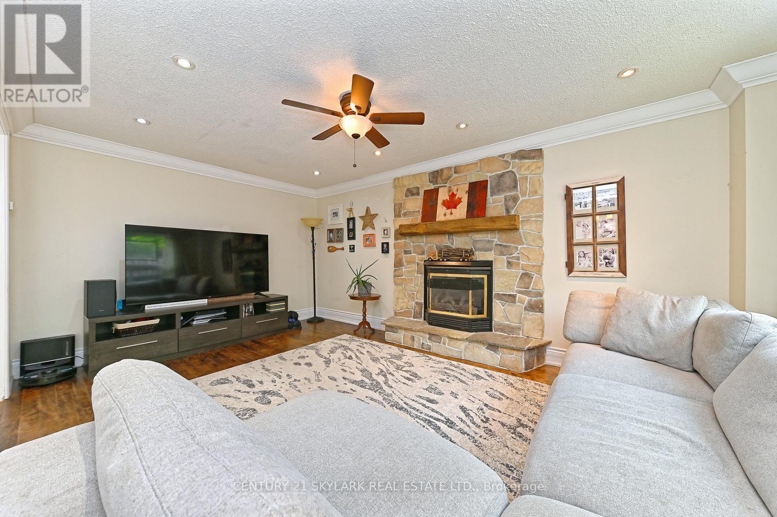 33 Hathaway Court, Caledon, Ontario  L7E 5W2 - Photo 8 - W12196833