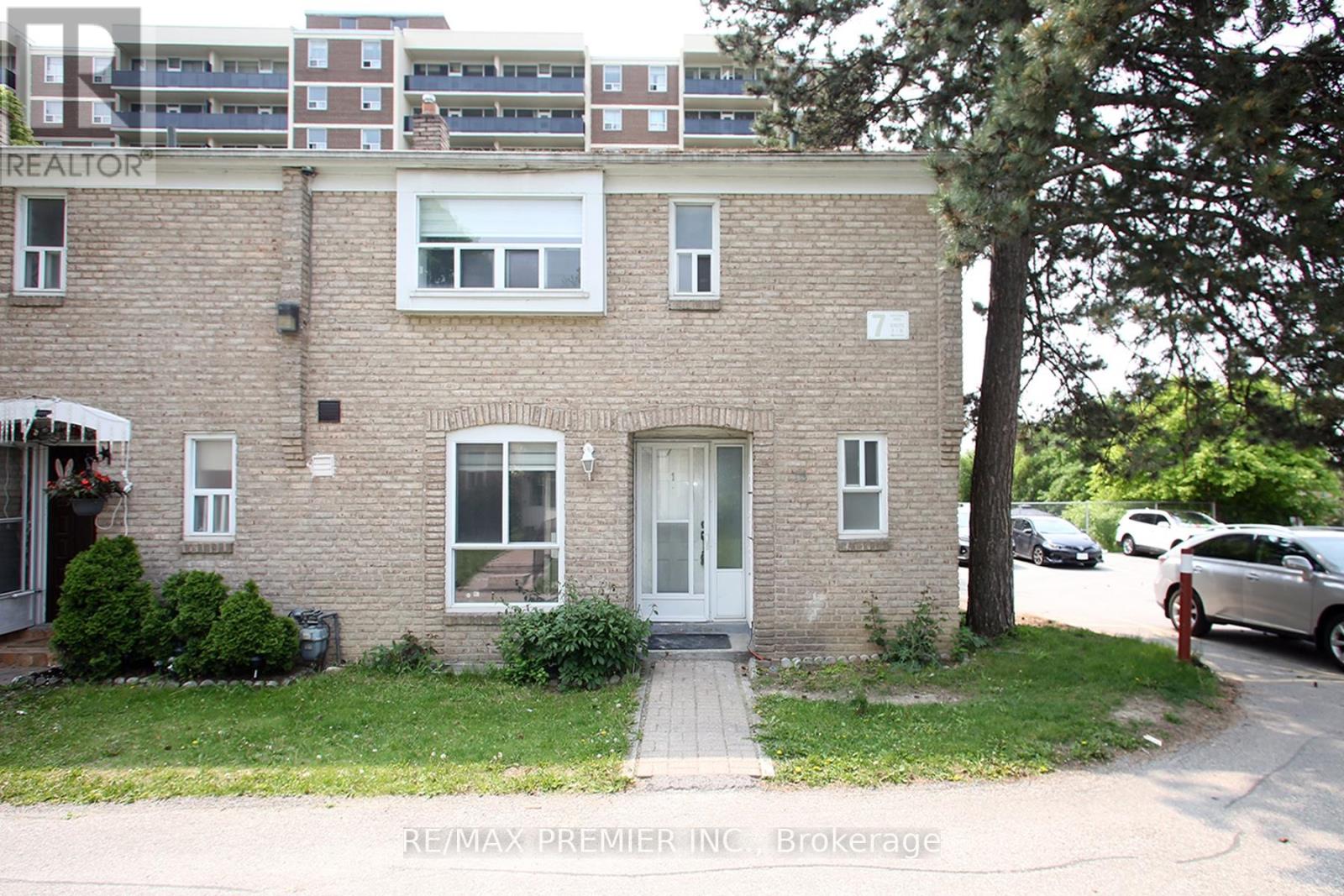 1 - 7 Gosford Boulevard, Toronto, Ontario  M3N 2G7 - Photo 1 - W12196835