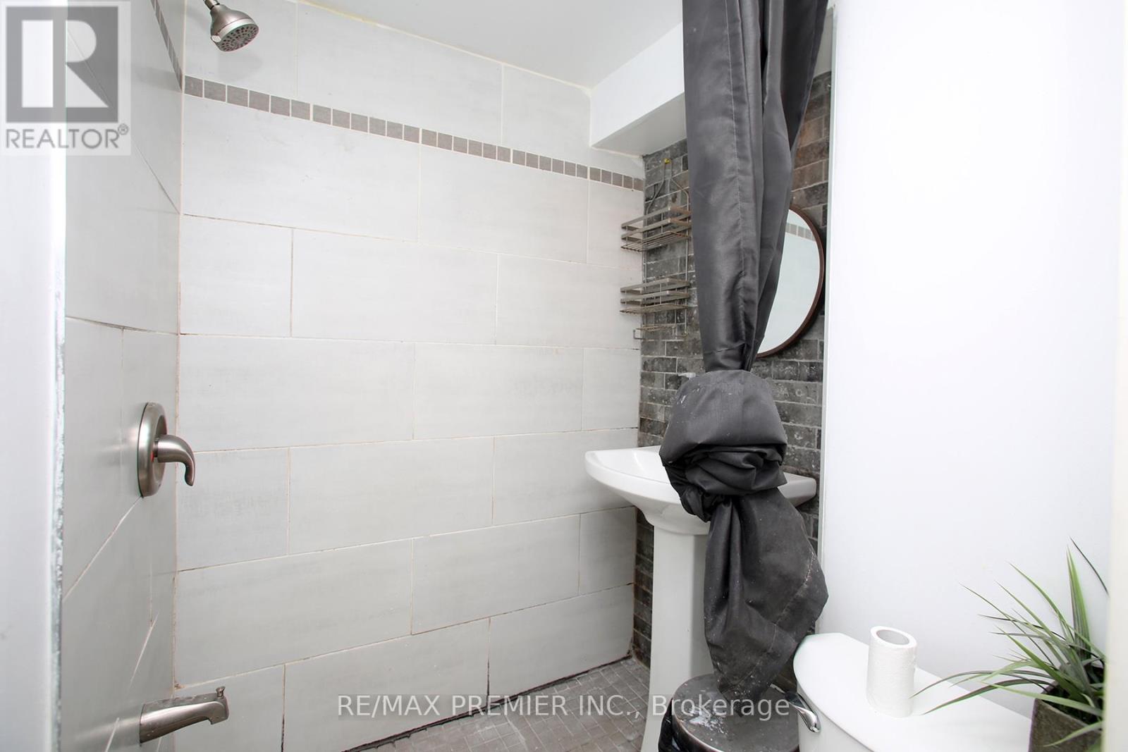 1 - 7 Gosford Boulevard, Toronto, Ontario  M3N 2G7 - Photo 24 - W12196835